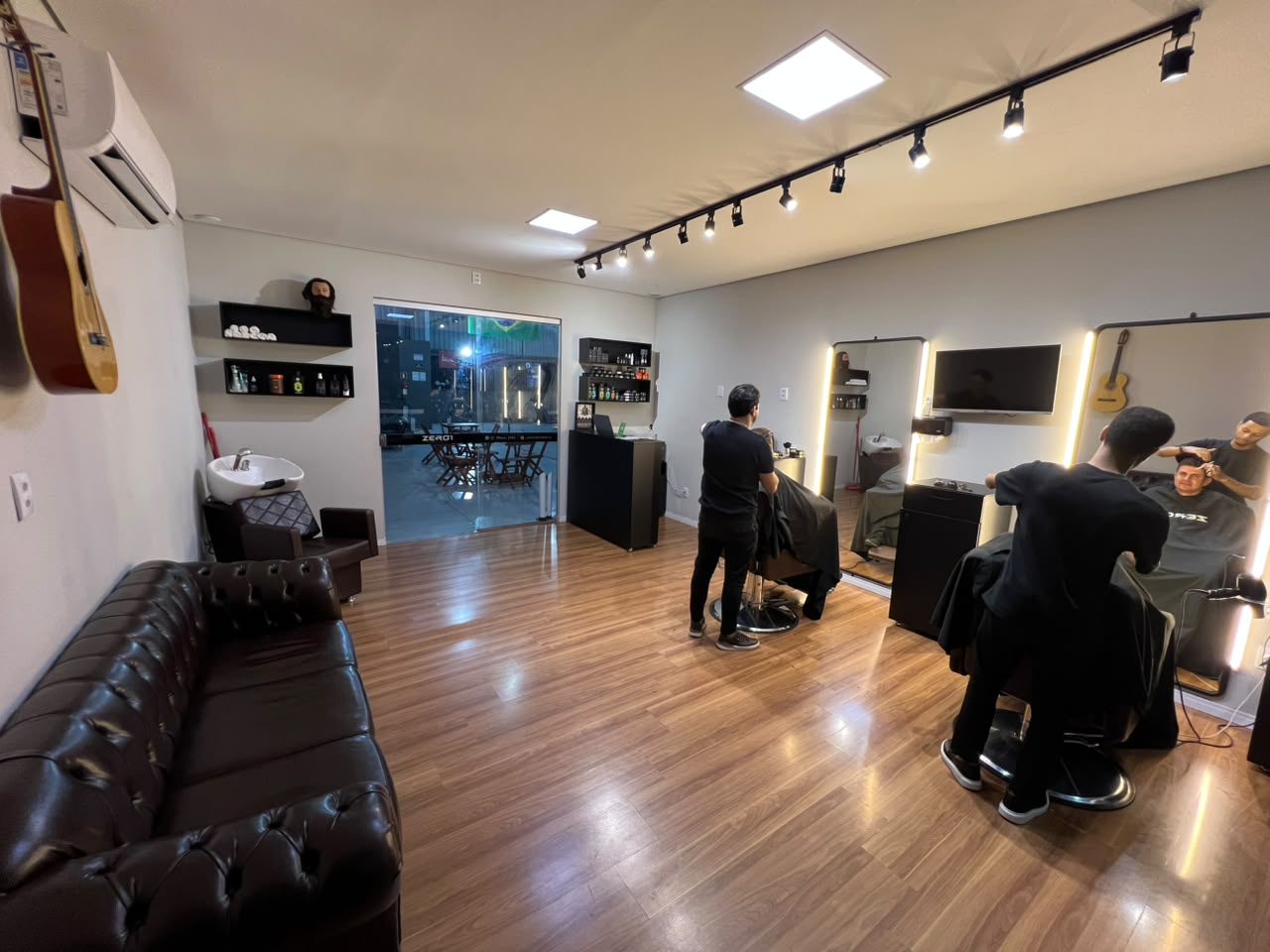 Espaço ZERO1 Barbearia na Box 01 Timóteo